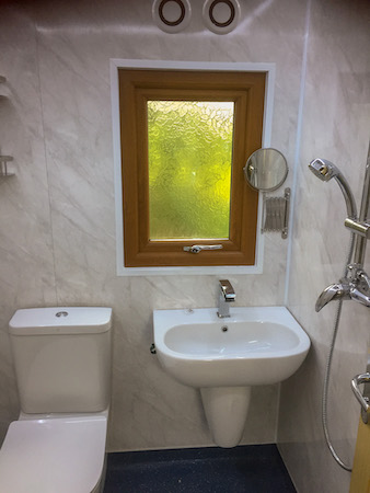 interior bathroom 2
